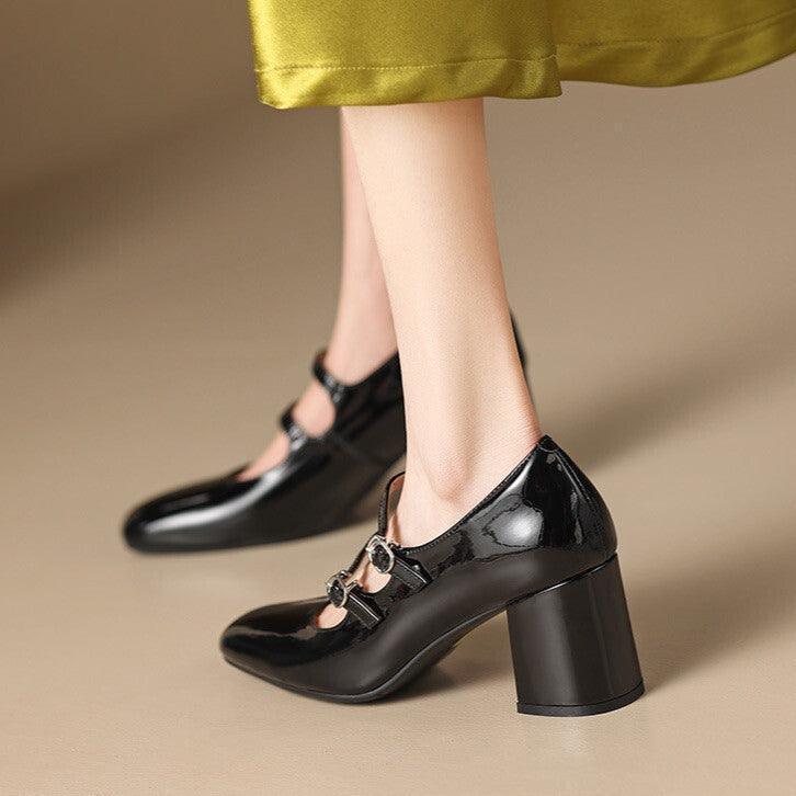 סנדל לקה איטלקי בגימור רצועות בסגנון רטרו ללוק של אישה עם ביטחון - לה איסלה