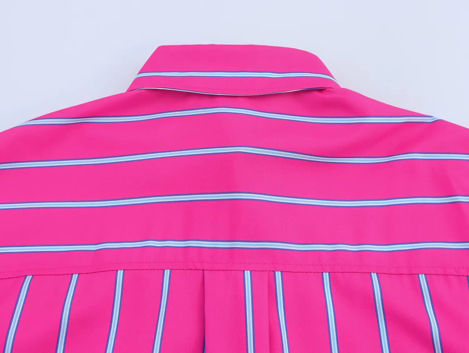 מכופתרת 'בוייפרנד' בצבע ורוד ממגנט מאיטליה להופעה נשית סוחפת