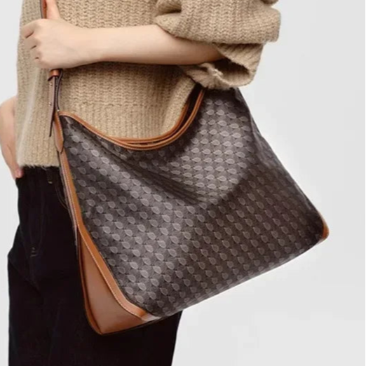 תיק עור יוקרתי בגיזרה נשית אלגנטית ואופנתיתמחולק לתאים נפרדים להופעה מקסימה