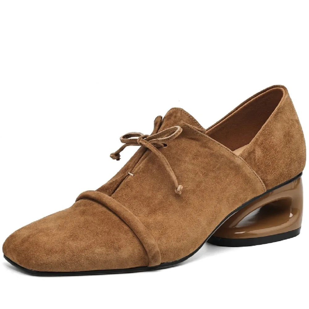 מוקסין זמש של מעצב ספרדי בחיתוך נשי מעוצב להופעה נשית מרתקת