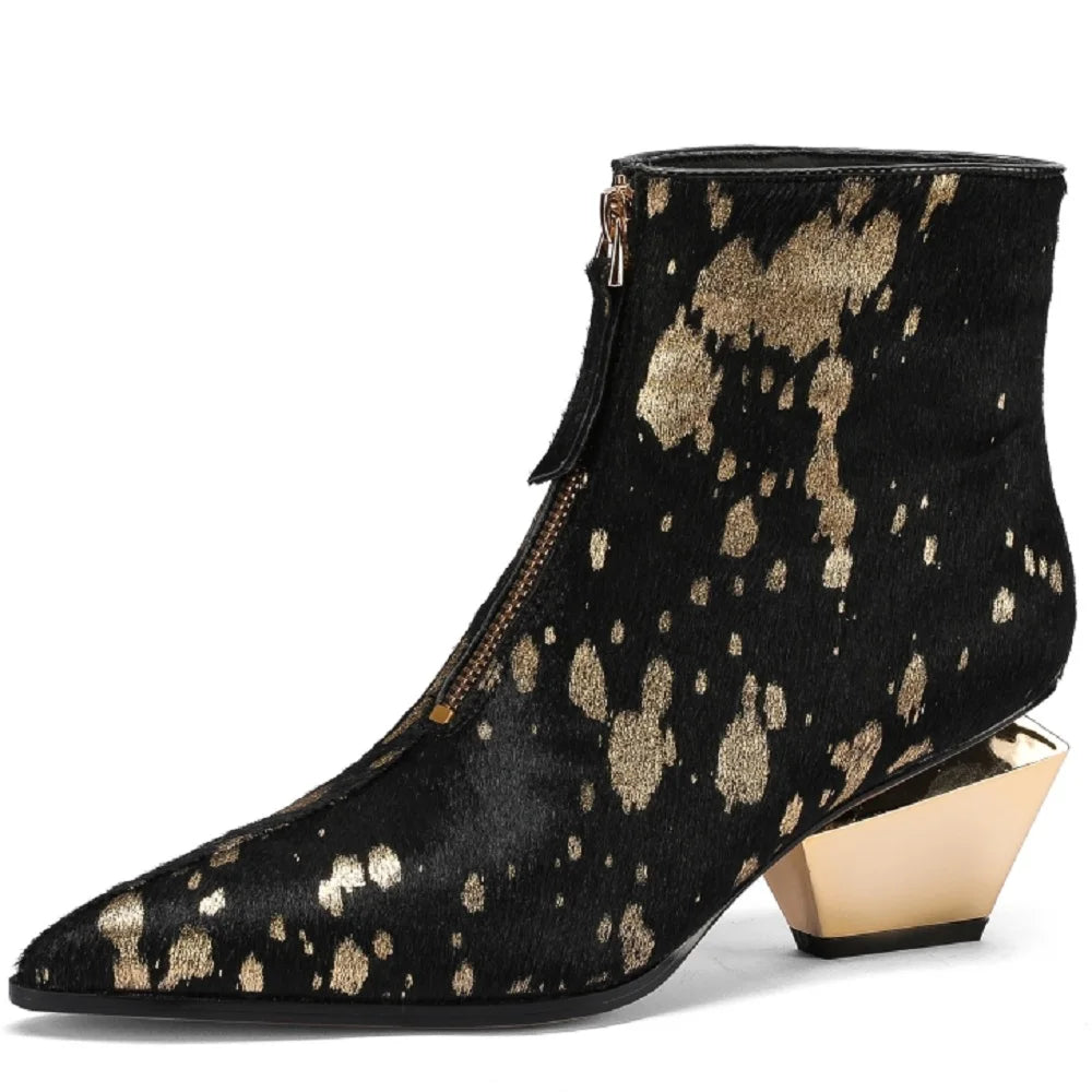 מגפון איטלקי בגימור פרוות זמש ובשילוב עור מקורי ללוק אופנית מהפנט