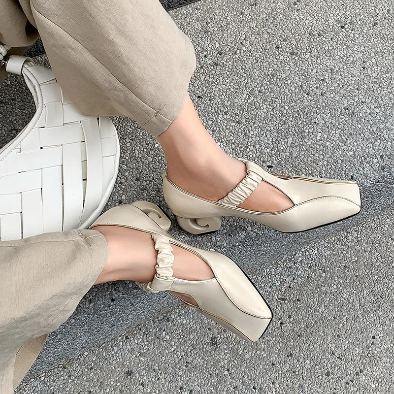 סנדל עור מהמם בגימור עקב נשי אופנתי להופעה של אישה מדוייקת