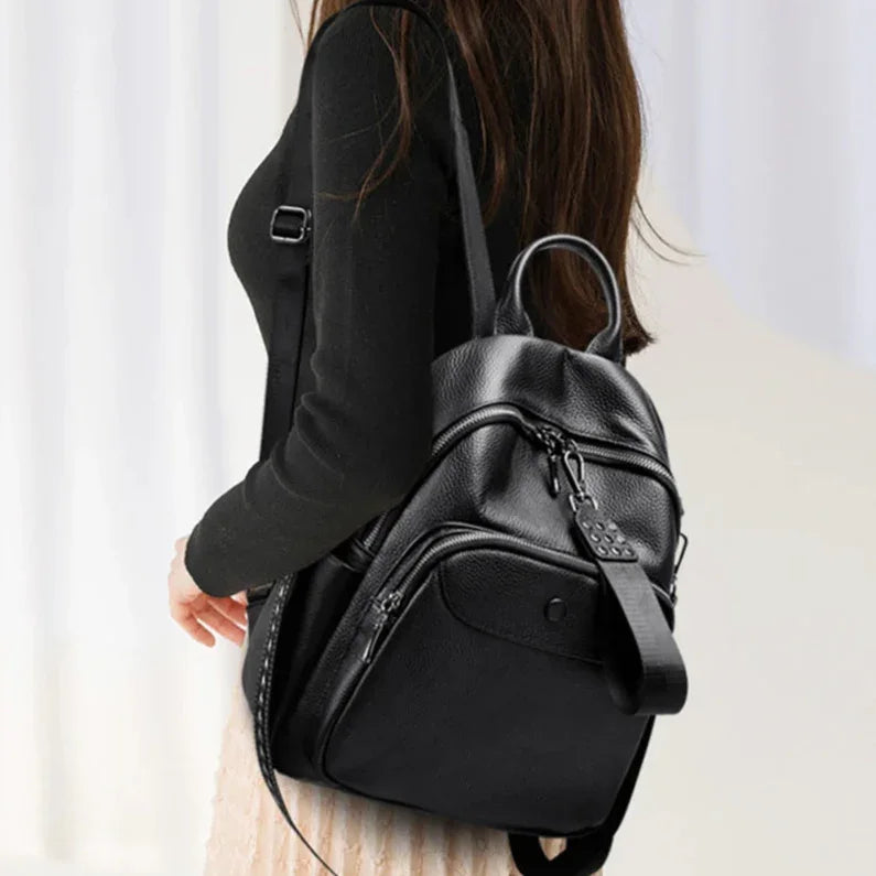 תיק עור איטלקי אישי בגימור אופנתי טרנדי ללוק של אישה עצמאית שלא מפחדת