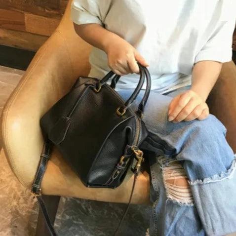 תיק עור יוקרתי בחלוקה פרקטית של תאים לנשיאה של דברי ערך וללוק נשי משודרג - לה איסלה