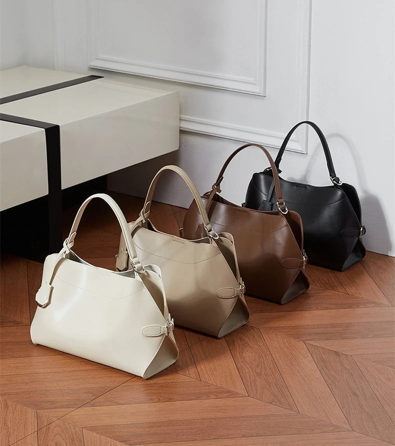 תיק עור מקורי של מעצב איטלקי לנשיאה על הכתף או ביד ללוק נשי חזק