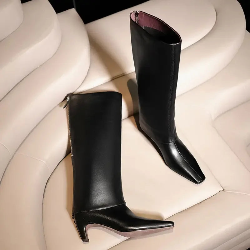 מגף עור אילטקי מעור מקורי בגימור עקב נשי עדין ללוק משגע שלך