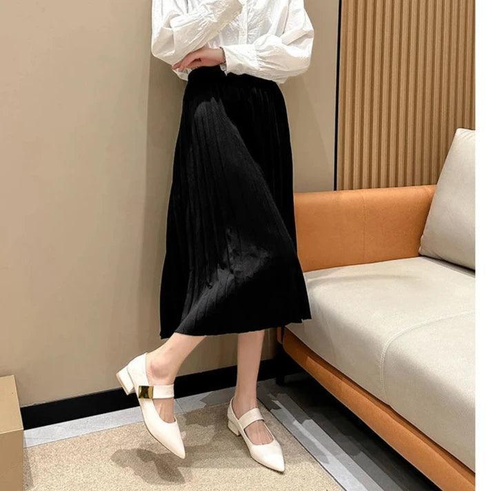 סנדל מעוצב עם שפיץ ועיטור יוקרתי ללוק נשי מרשים