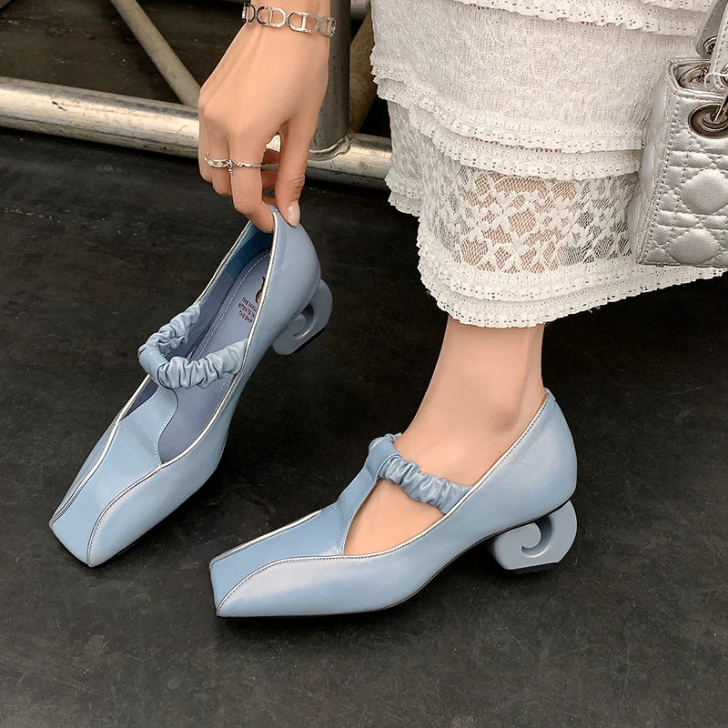 סנדל עור מהמם בגימור עקב נשי אופנתי להופעה של אישה מדוייקת