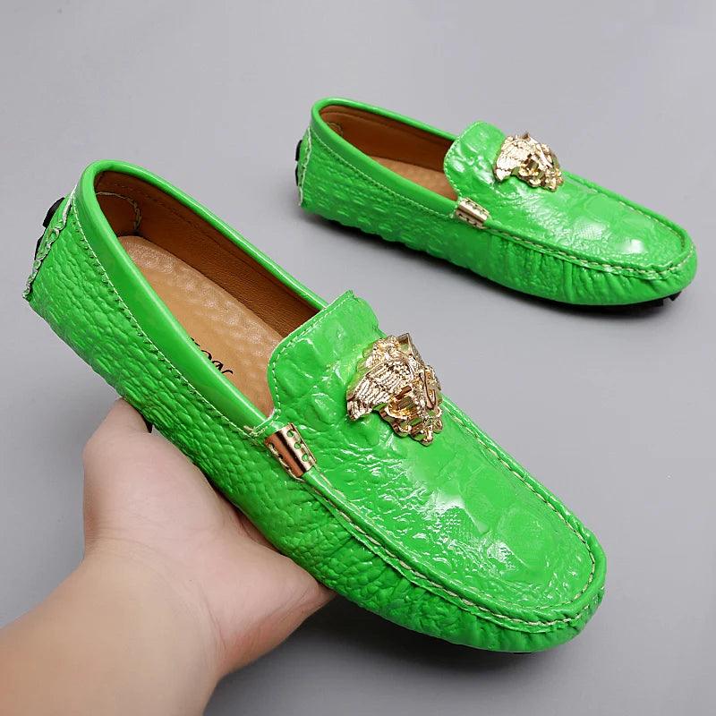 מוקסין עור מספרד בגימור זרקונים מושלם ללוק אופנתי איכותי וללוק של אישה כריזמטית