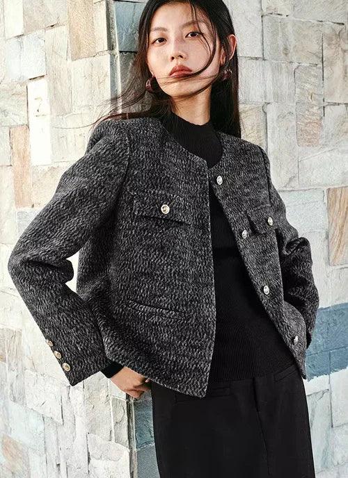 מעיל אנגורה מהפנט של מעצב בגימור כפתורי ללוק נשי מרהיב