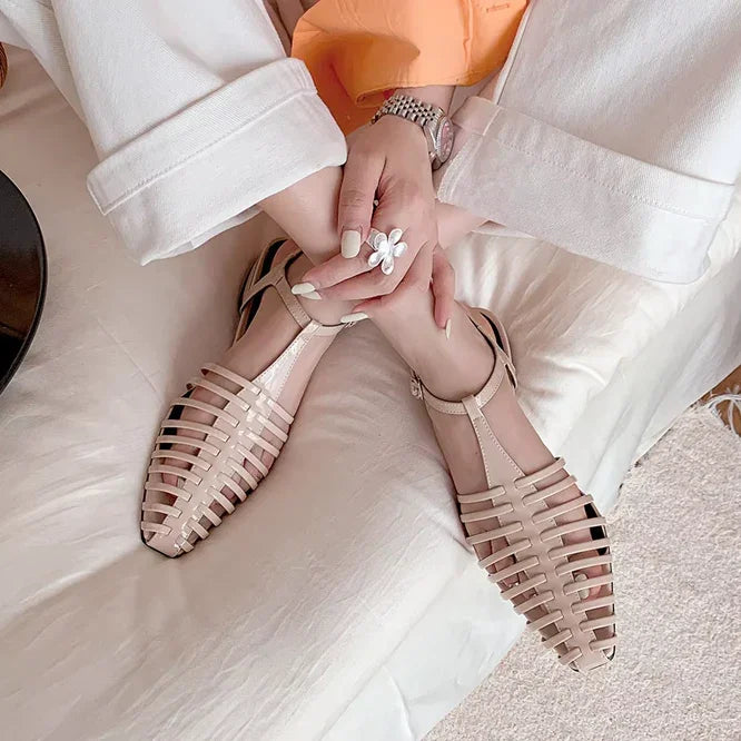 סנדל גלדיאטור בסגנון וינטאג' מרשים להופעה נשית ייחודית וללוק בלתי נשכח שלך