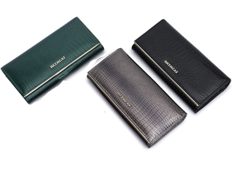 ארנק עור מקורי מאיטליה בגימור לקה מ-ש-ג-ע ללוק נשי איכותי ולהופעה אלגנטית ויקרתית