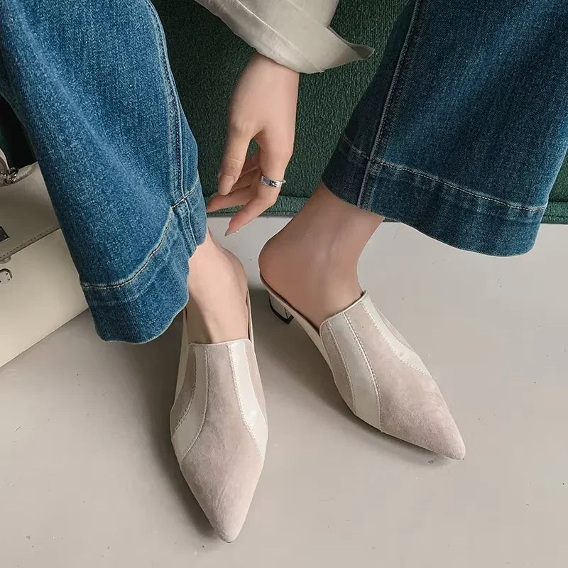 סנדלי כפכף ממילאנו בגימור נשי שפיצי להופעה מדוייקת לאביב ללוק נוכח