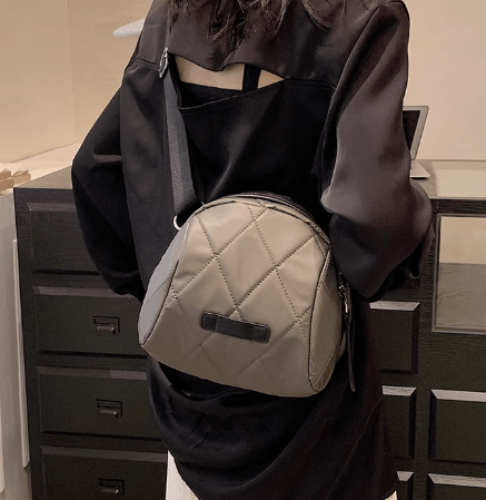 תיק אישי ליציאות בשיק מרהיב ללוק נשי טרנדי לאישה שרוצה להיות בקדמת הבמה