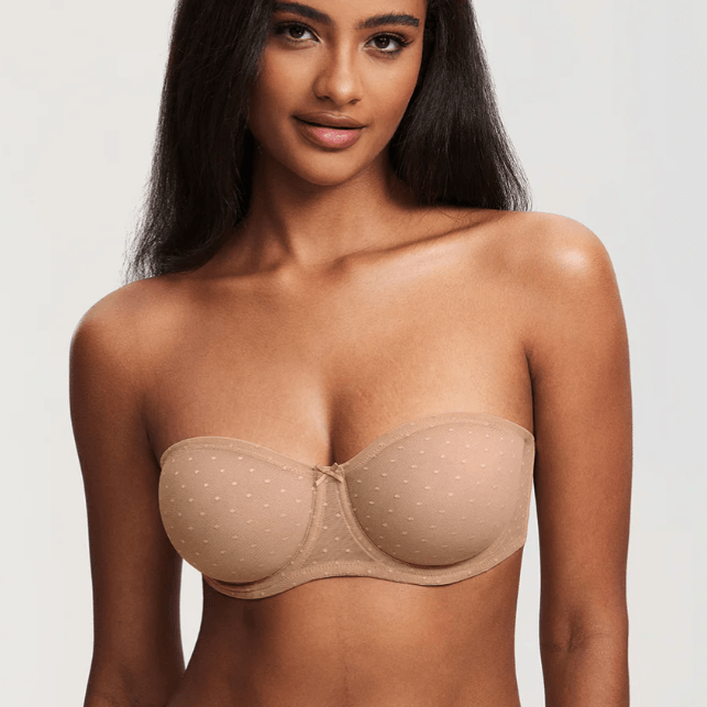 חזיית תחרה מושקעת עם עצם בגיזרה נשית כובשת ולחזה עומד במקום