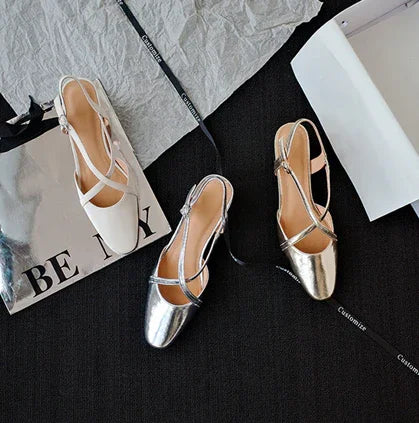 נעל בובה בגימור בלרינה עם אפשרות לתמיכת רצועה או ככפכף להופעה אופנתית עכשווית