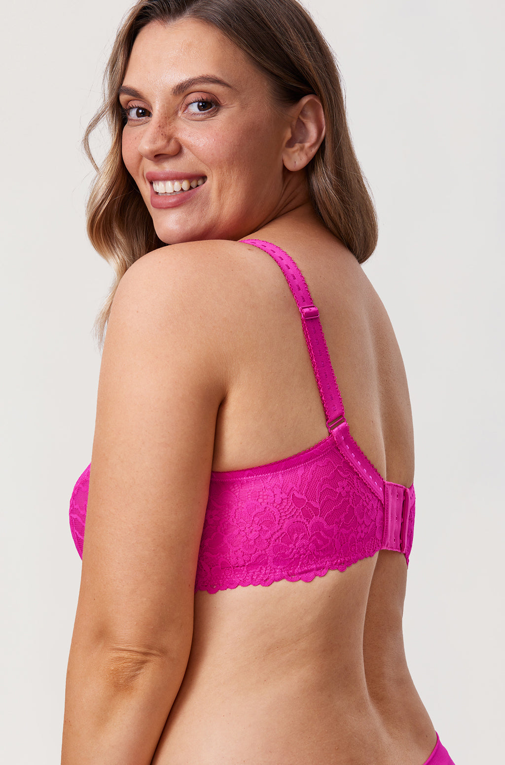 חזיית תחרה רומנטית ותומכת לאחיזה מלאה ועוטפת