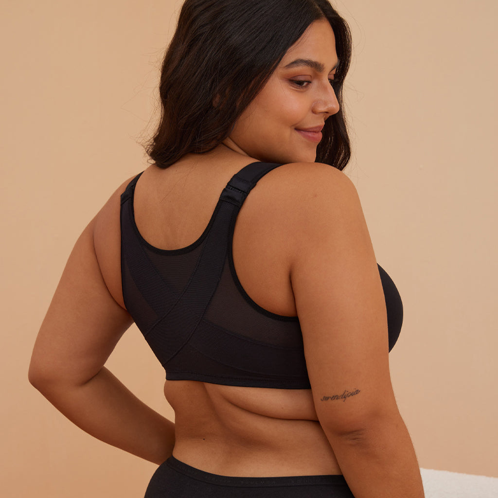 חזייה נשית אלגנטית בסגירה קידמית סקסית למראה נועז ובולט