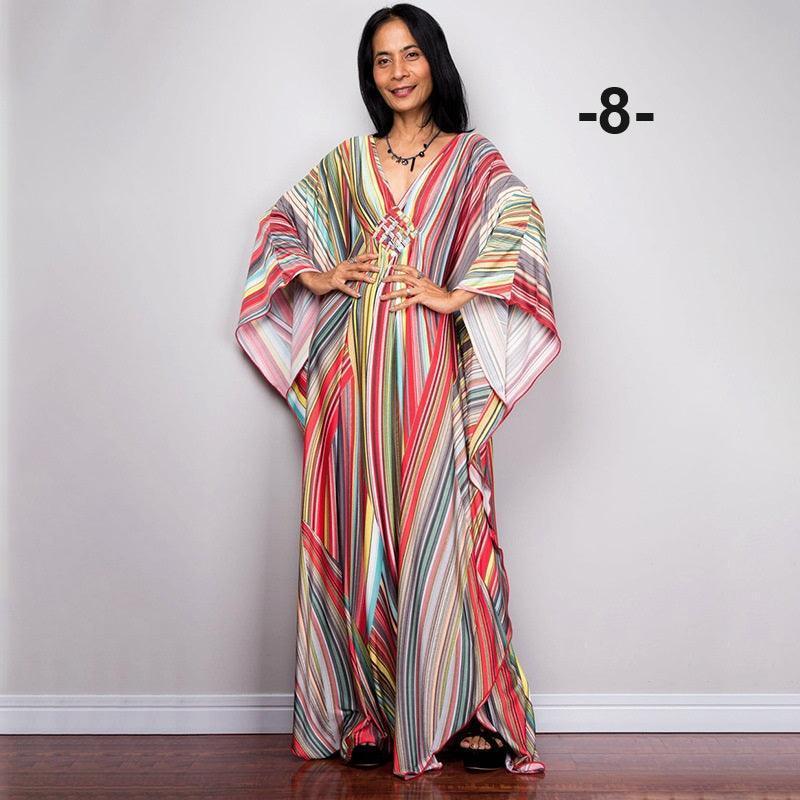 שמלת אוברסייז רחבה ונשפכת ללוק של חוף קייצי ושמח