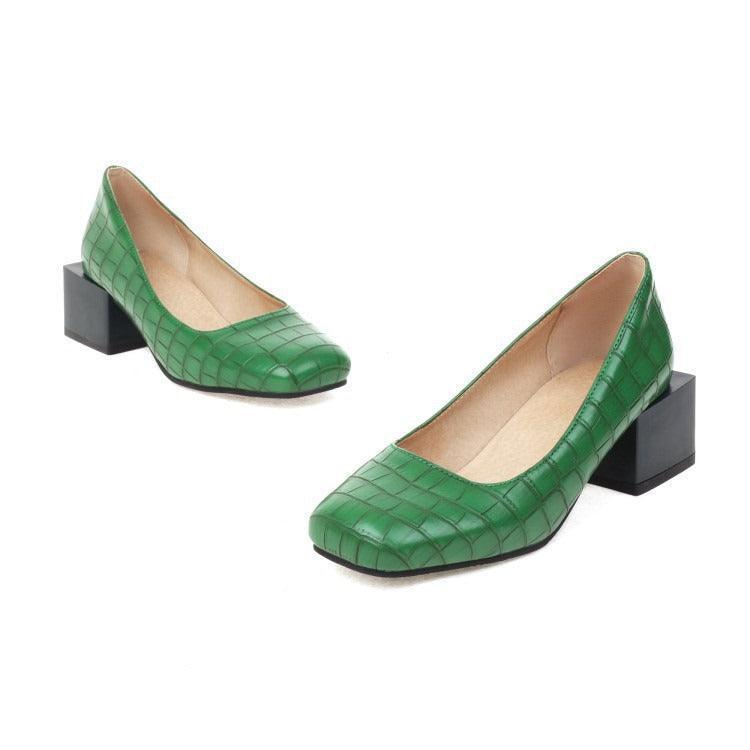 נעלי עקב בגיזרה נשית מתוחכמת בסיגנון רטרו מרהיב להופעה נשית מהפנטת