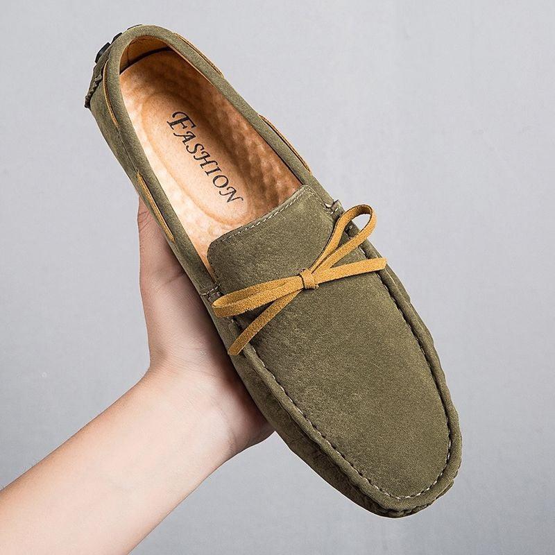 מוקסין זמש מאיטליה בגימור טרנדי של פרזים מזהב להופעה אלגנטית יוקרתית חזקה