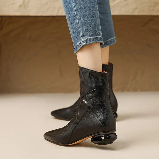 מגפון איטלקי בעקב ייחודי ללוק נשי שפיצי מהפנט ולהופעה מושקעת שלך