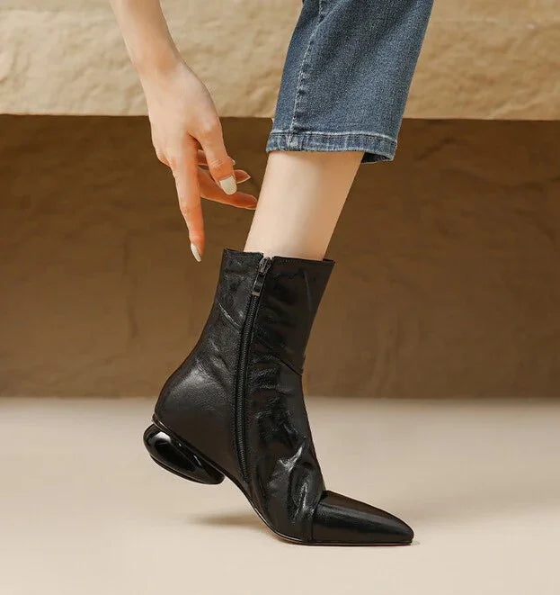 מגפון איטלקי בעקב ייחודי ללוק נשי שפיצי מהפנט ולהופעה מושקעת שלך