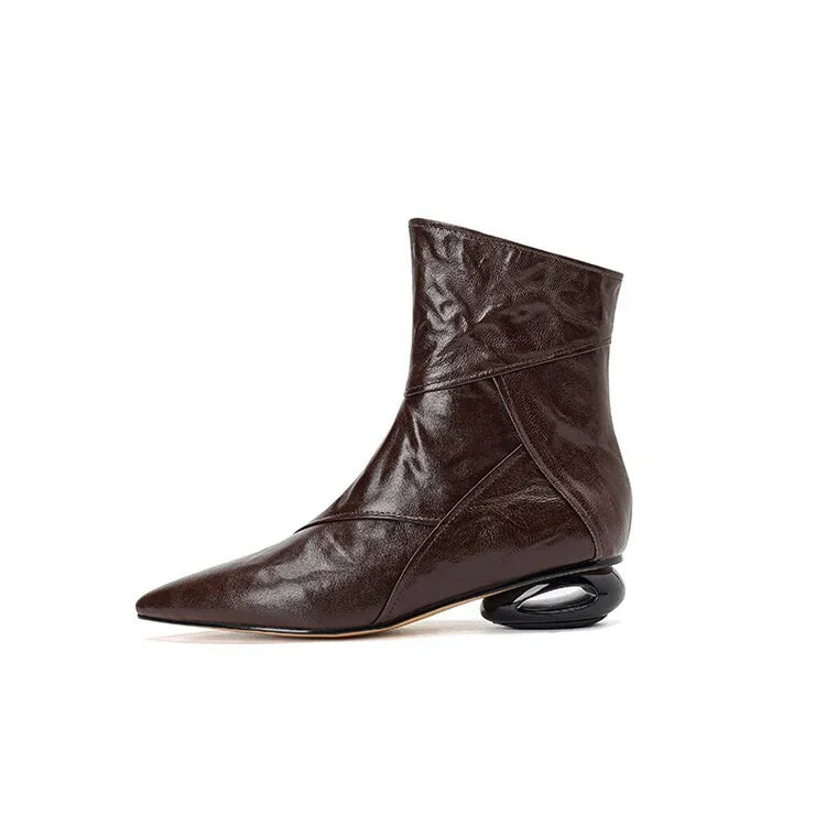 מגפון איטלקי בעקב ייחודי ללוק נשי שפיצי מהפנט ולהופעה מושקעת שלך