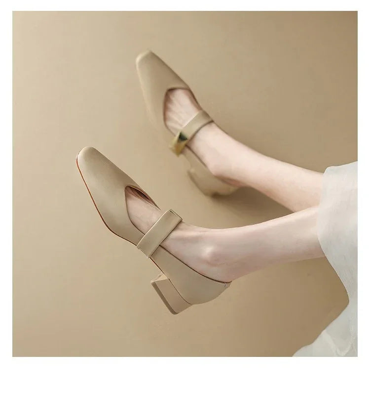 נעלי עקב רטרו מושלמות שאפשר ללכת איתם בשני סיגנונות שונים להופעה נשית מנצחת