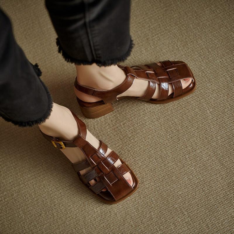 סנדל גלדיאטור מעור מהפנט בגימור איכותי להופעה נשית אופנתית וללוק ייחודי