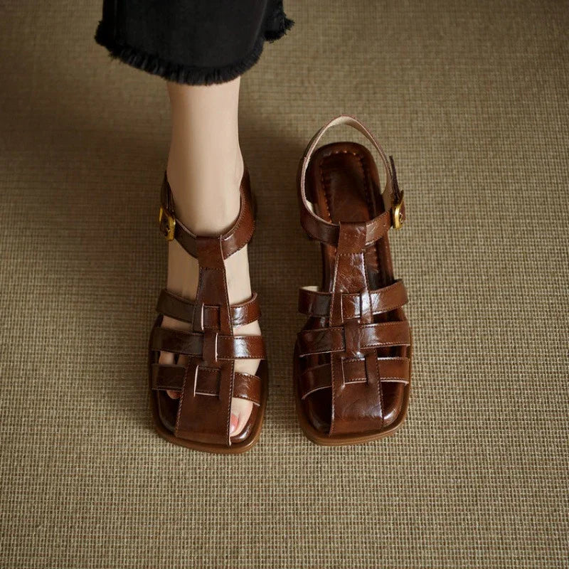 סנדל גלדיאטור מעור מהפנט בגימור איכותי להופעה נשית אופנתית וללוק ייחודי