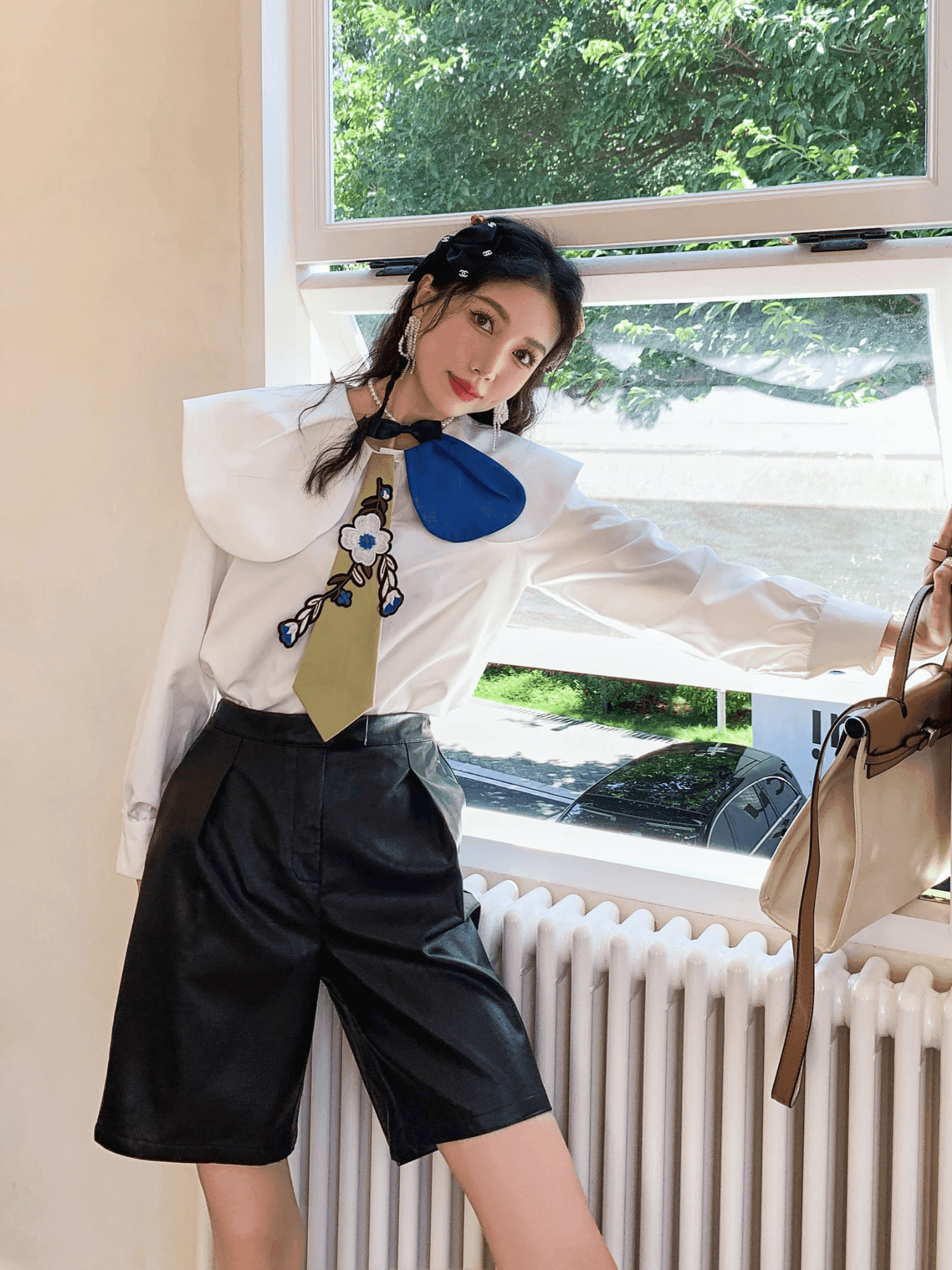 חולצת וינטאג' מרהיבה בגימור צווארון ייחודי של מעצב להופעה של אישה חזקה - לה איסלה