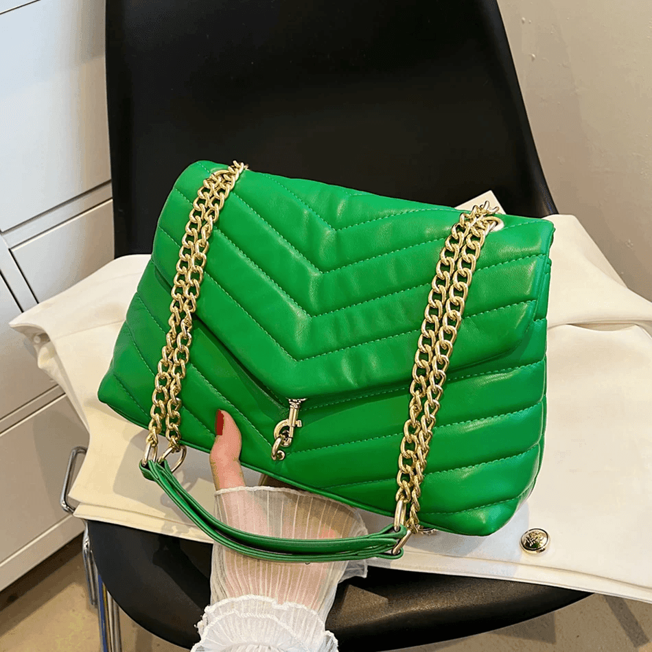 תיק יציאות מושלם בגימור אופנתי טרנדי להופעה של אישה סוחפת ועצמאית - לה איסלה