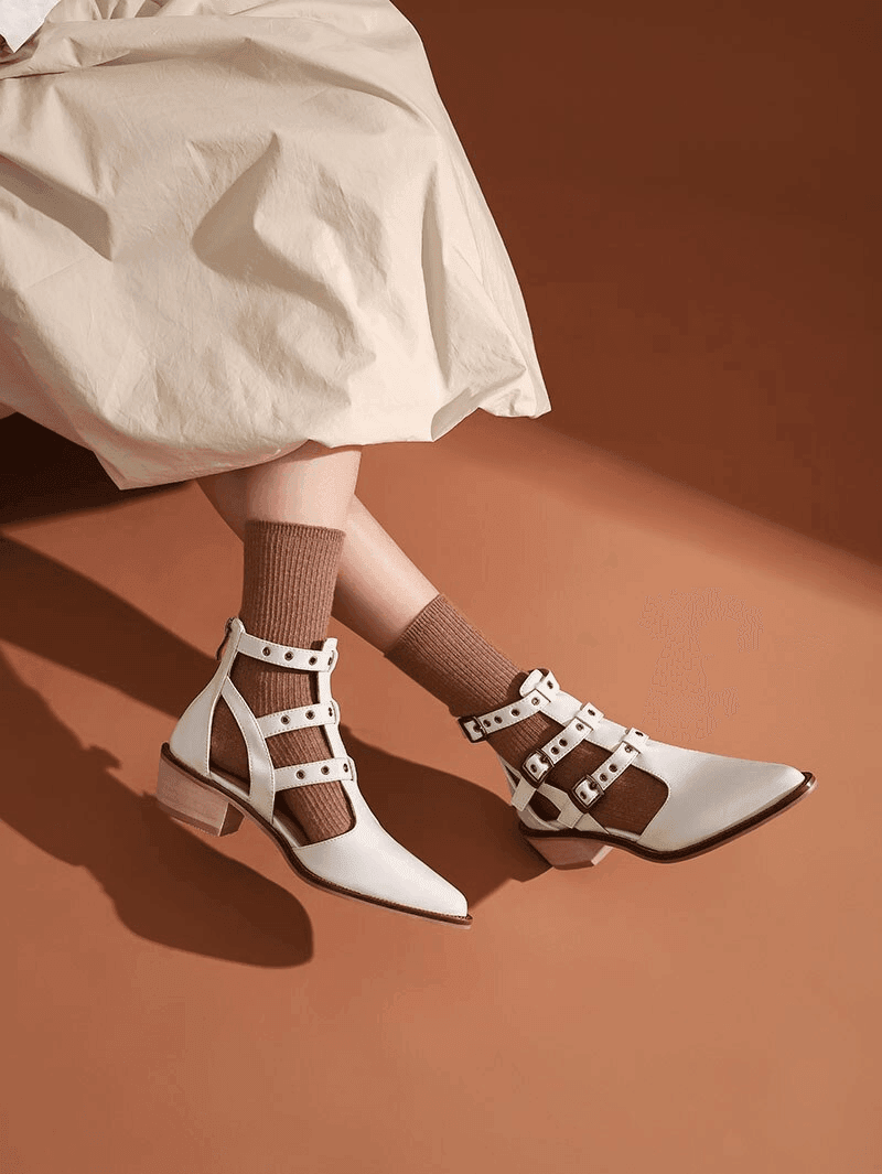 מגפון גלידאטור נמוך עם ניטים של מעצב איטלקי ללוק משובח ולהופעה מרהיבה - לה איסלה