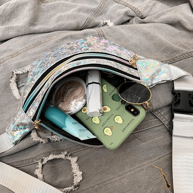 פאוץ נשי לנשיאה של דברים אישיים בגיזרה קלילה ונוצצת בסגינון מטאלי ללוק קייצי בולט - לה איסלה