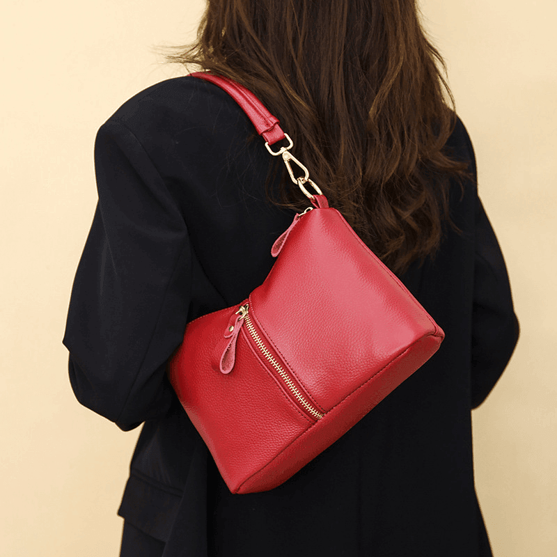 תיק עור איטלקי מעור מקורי בגימור נשי אישי לנשיאה של חפצים אישיים ללוק בוגר - לה איסלה