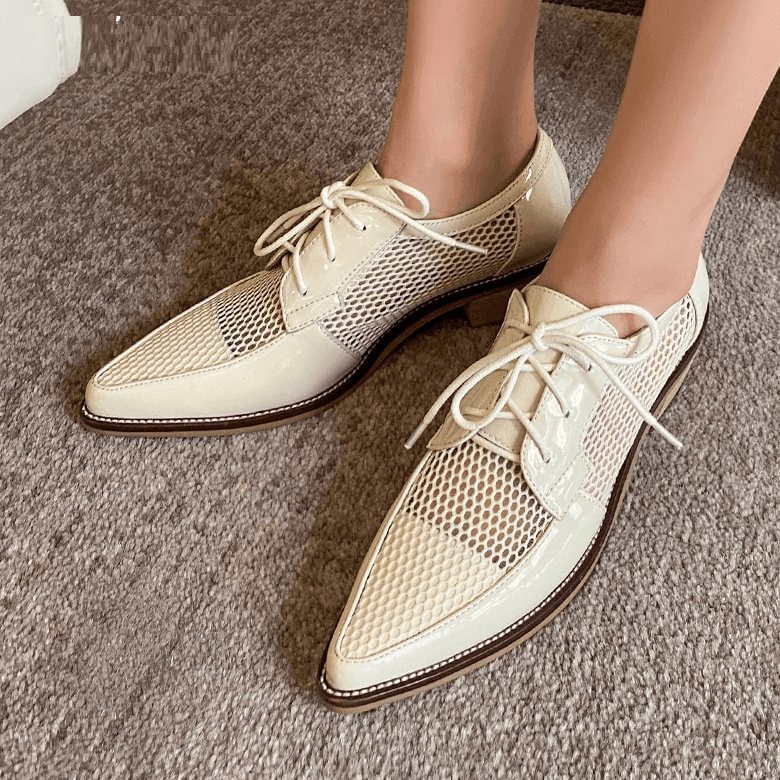 מוקסין איטלקי מרשת ללוק נשי אירופאי אלגנטי וללוק של אישה שמבינה באופנה - לה איסלה