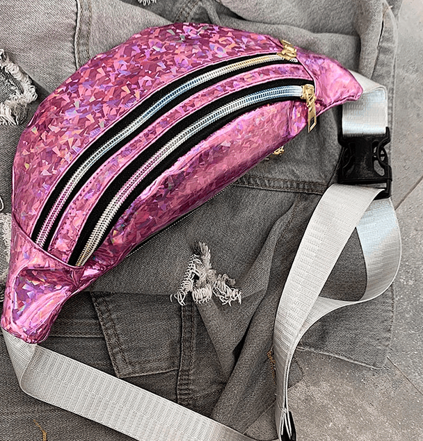 פאוץ נשי לנשיאה של דברים אישיים בגיזרה קלילה ונוצצת בסגינון מטאלי ללוק קייצי בולט - לה איסלה