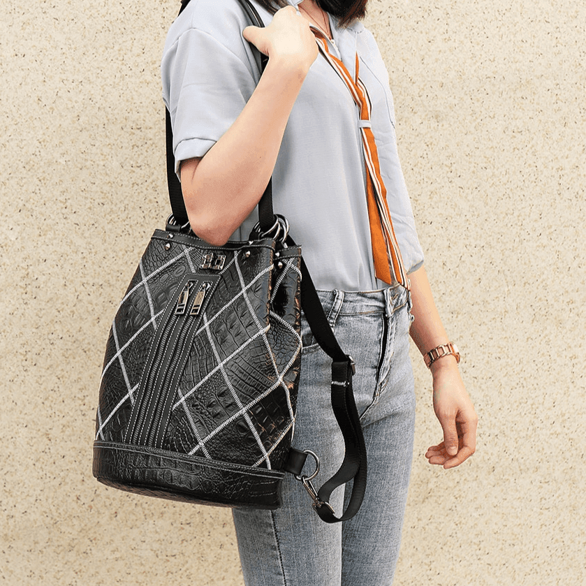 תיק עור יוקרתי ממילאנו בגימור טלאים מרהיב להופעה נשית מדוייקת וללוק מושקע - לה איסלה