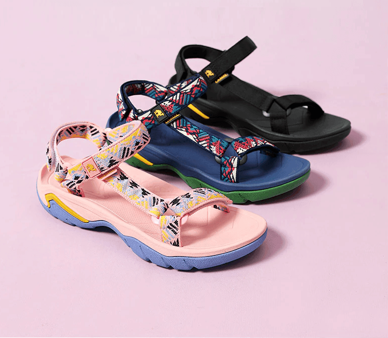 סנדל אורטופדי מאיטליה בגימור אופנתי בגיזרה שעוטפת את הרגל ונותנת תמיכה עוטפת - לה איסלה