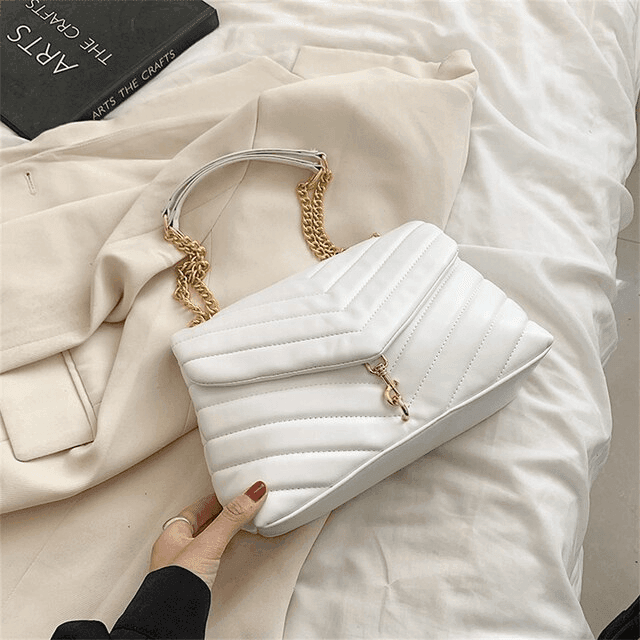 תיק יציאות מושלם בגימור אופנתי טרנדי להופעה של אישה סוחפת ועצמאית - לה איסלה