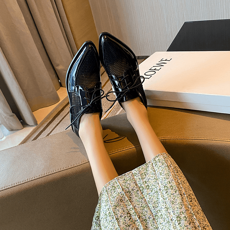 מוקסין איטלקי מרשת ללוק נשי אירופאי אלגנטי וללוק של אישה שמבינה באופנה - לה איסלה