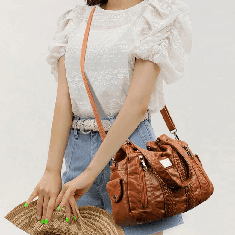 תיק עור מדליק של מעצב מניו יורק בגימור צמות מיוחד להופעה של אישה טרנדית חזקה - לה איסלה