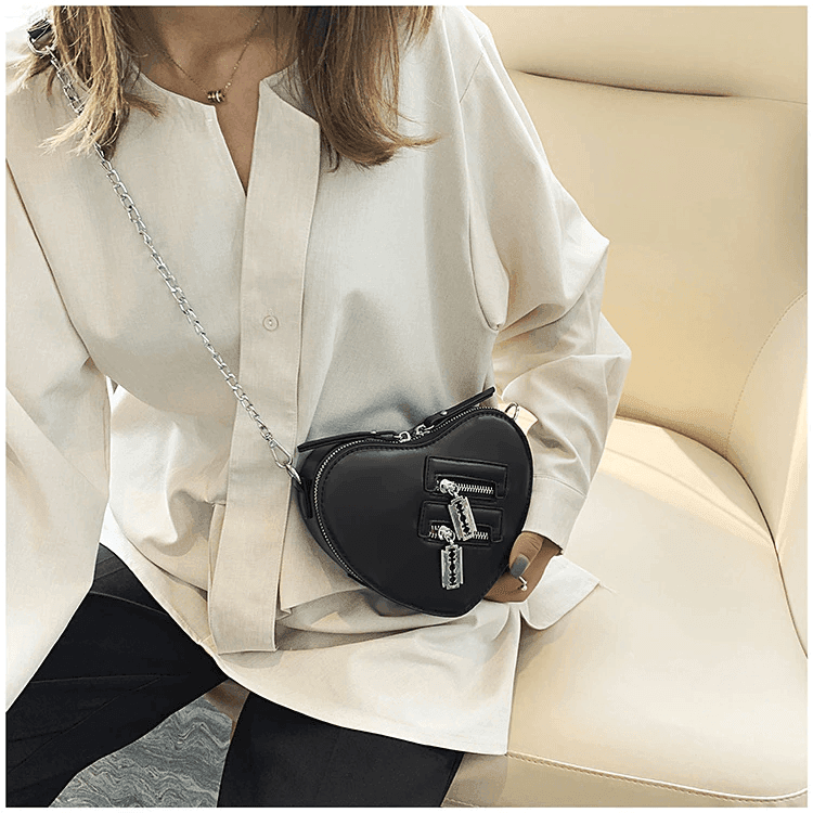 תיק לב מהפנט ליציאות בגיזרה נשית טרנדית להופעה שתמיד תרצי להפגין איתה נוכחות - לה איסלה