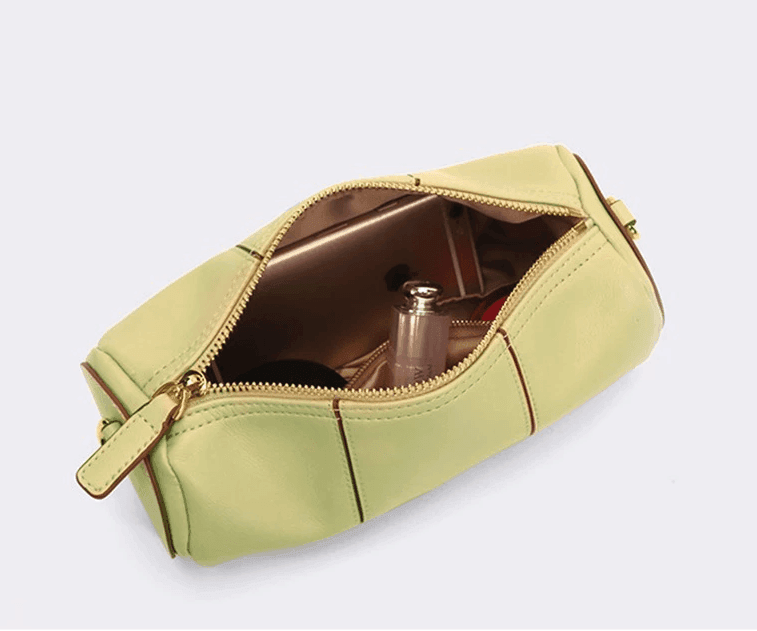 תיק של מעצב איטלקי בגיזרה נשית פרקטית לחפצים אישיים שלך ולהופעה מכובדת - לה איסלה