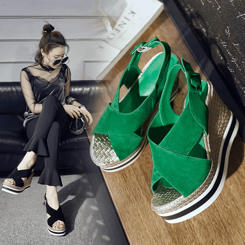 מגפי פלטפורמה של מעצב איטלקי בגיזרה נשית גבוה וחתיכית ולהופעה מעצימה כאישה - לה איסלה