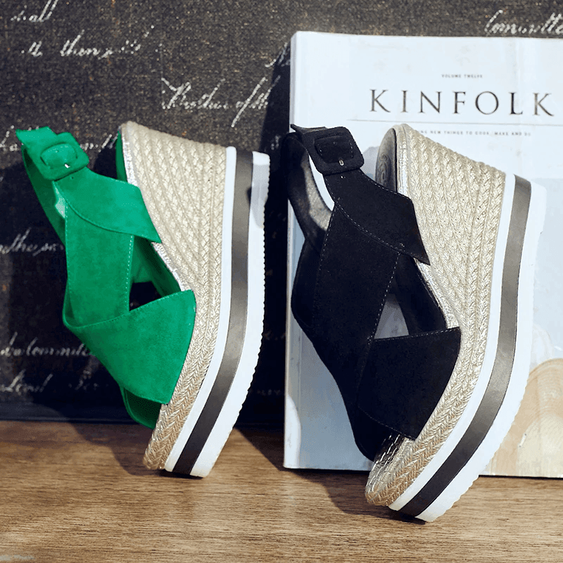 מגפי פלטפורמה של מעצב איטלקי בגיזרה נשית גבוה וחתיכית ולהופעה מעצימה כאישה - לה איסלה