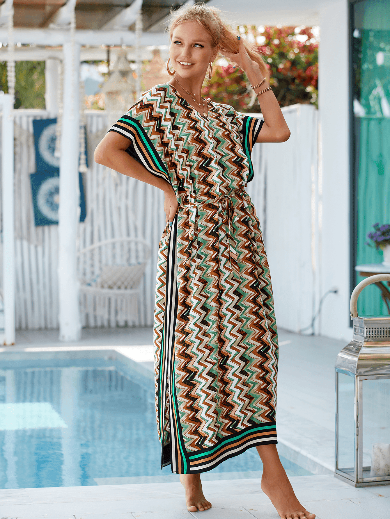 שמלת אוברסייז מרשימה של מעצב בגימור דקורטיבי מהמם להופעה נשית טרנדית - לה איסלה