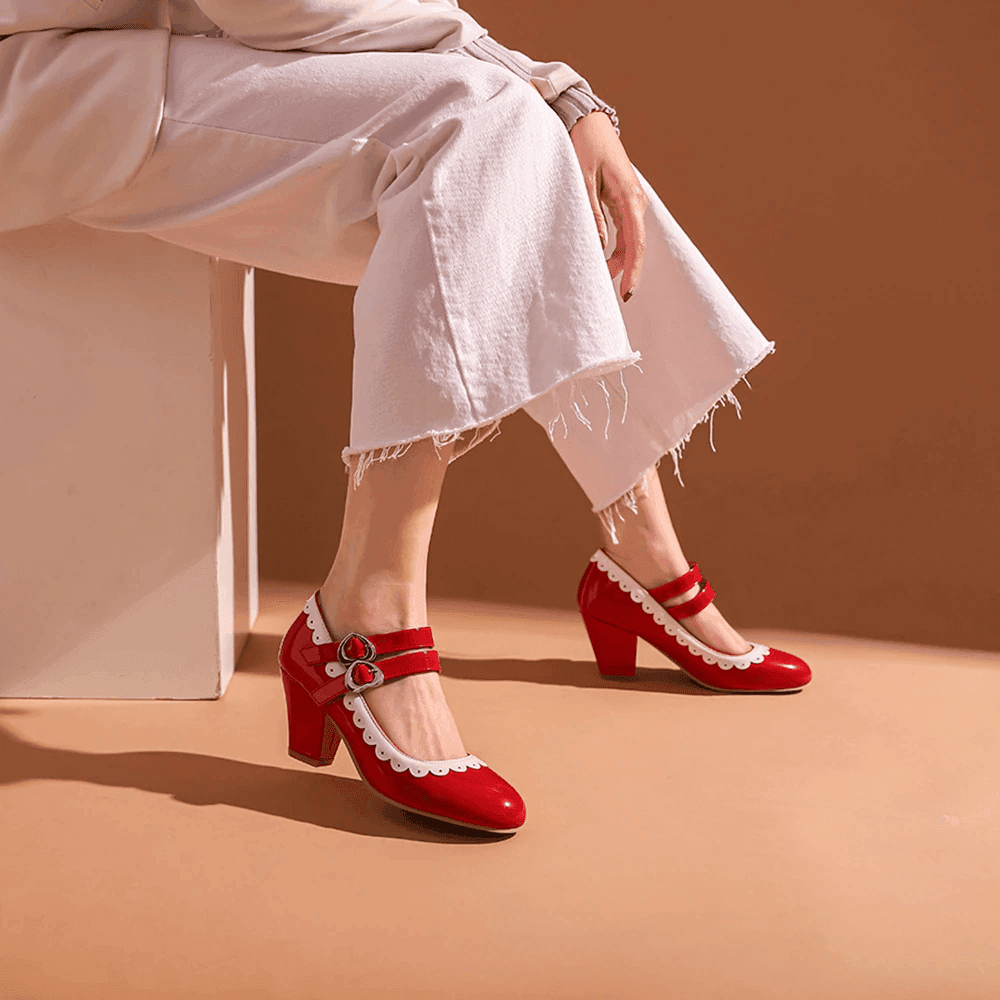 סנדלי עקב סגורות בגיזרה נשית עם לבבות להופעה נשית דומיננטית וללוק מרהיב - לה איסלה