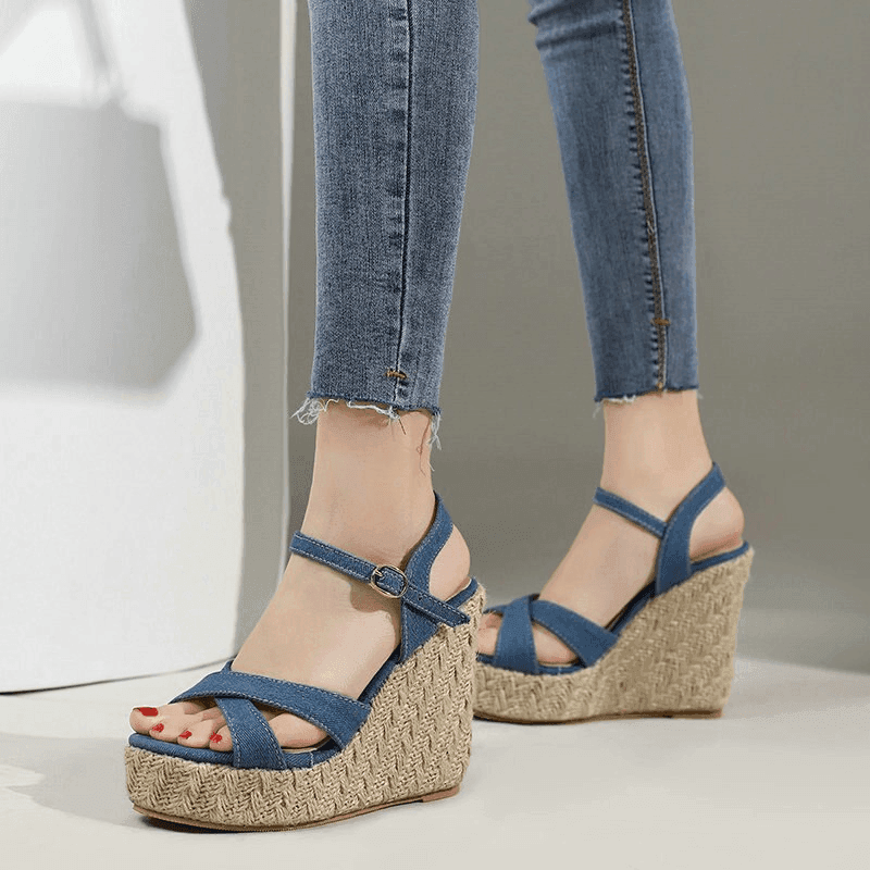 סנדל פלטפורמה מג'ינס איכותי של מעצב מברצלונה בגימור אופנתי חתיכי ללוק מקסים - לה איסלה